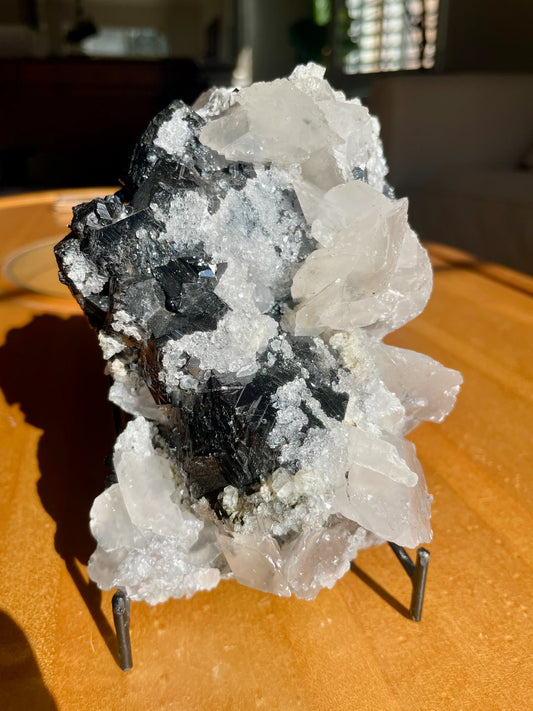 Uv Reactive Calcite And Tiny Calcite Crystals Resembling Quartz Clusters